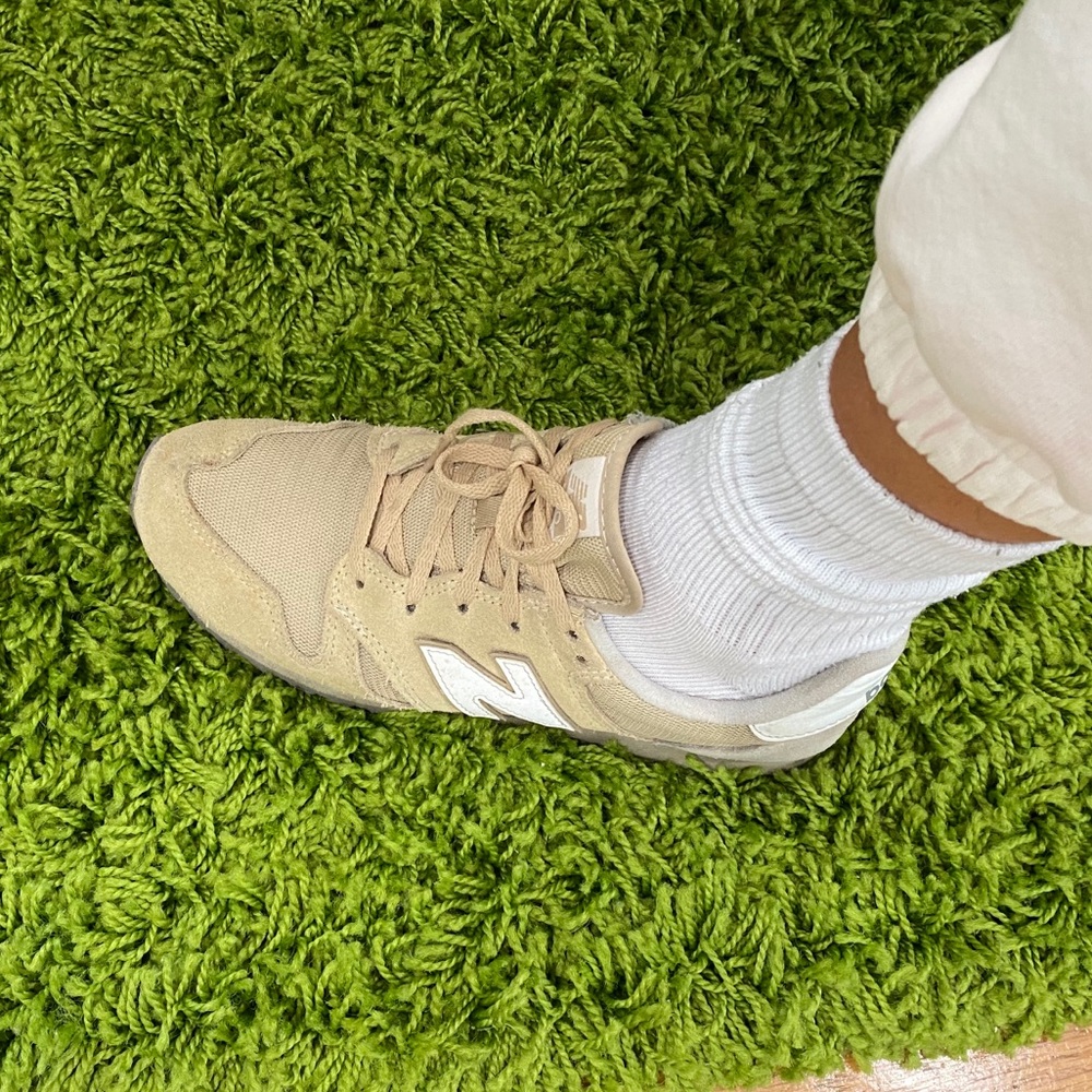 New Balance 520s in cute sandy beige